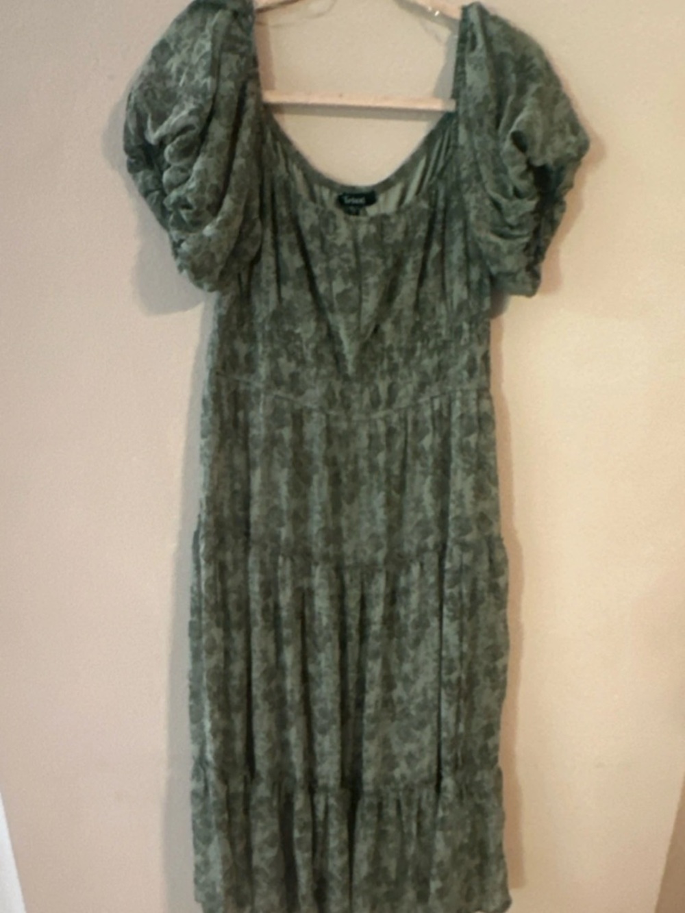 Francesca's Collections Olive Green Puff Sleeve Tiered Midi Dress